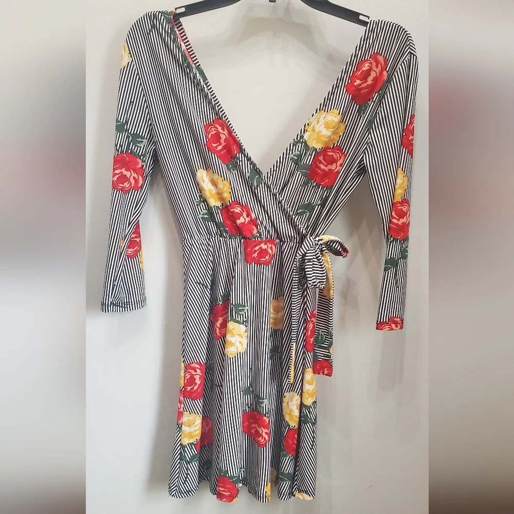 FLORAL AND STRIPED FAUX WRAP MINI DRESS - Picture 2 of 6